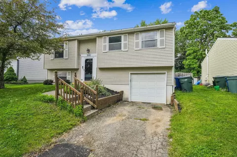 3840 Farm Brook Ln, Columbus, OH 43204 photo 2