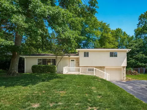 1098 Stanhope Dr, Columbus, OH 43221