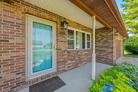 12475 Oak Dr, Orient, OH 43146 photo 2