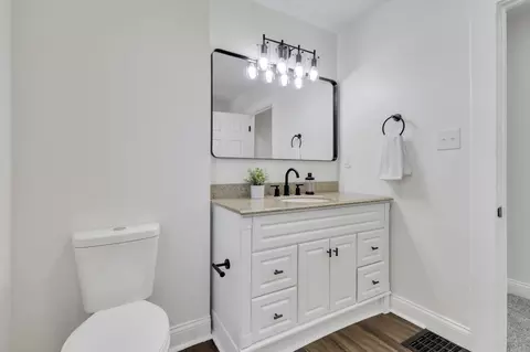 Bath - 638 E 6th Ave, Lancaster, OH 43130 photo 4 of 5