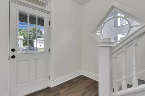 Entry Way - 638 E 6th Ave, Lancaster, OH 43130 photo 1 of 2