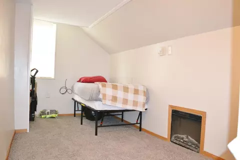 Bedroom - 36-38 E Cassilly St, Springfield, OH 45504 photo 9 of 22