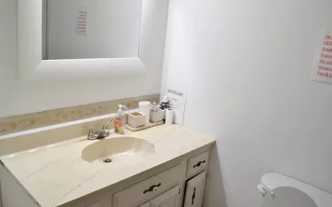 Bath - 36-38 E Cassilly St, Springfield, OH 45504 photo 3 of 6
