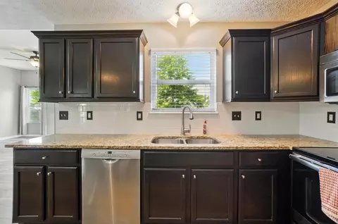 Kitchen - 747 Range Dr, Galloway, OH 43119 photo 6 of 7