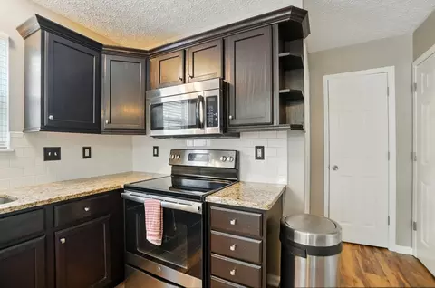 Kitchen - 747 Range Dr, Galloway, OH 43119 photo 5 of 7