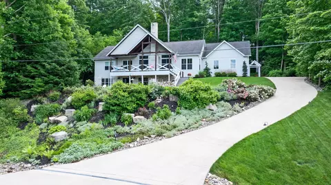 520 Grand Ridge Dr, Howard, OH 43028