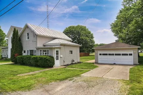 93 E 6th St, Fredericktown, OH 43019