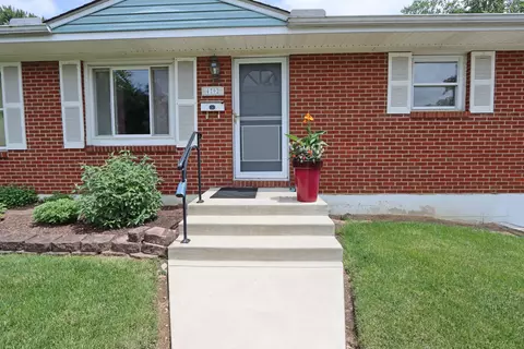 4792 Mcfadden Rd, Columbus, OH 43229 photo 2