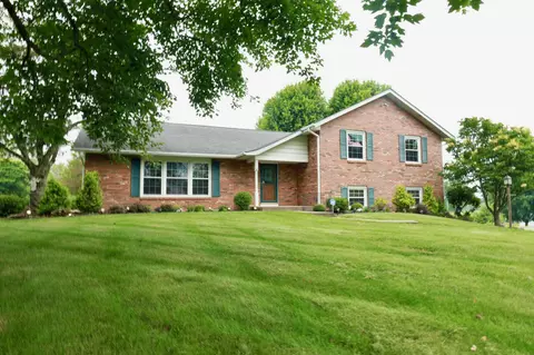 249 Orchard View Dr NE, Lancaster, OH 43130