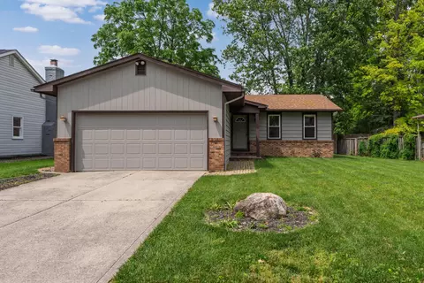 2220 Surreygate Dr, Columbus, OH 43235