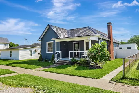610 Chestnut St, Dresden, OH 43821 photo 2