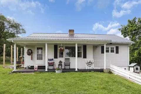 17519 Thompson Ridge Rd, Laurelville, OH 43135