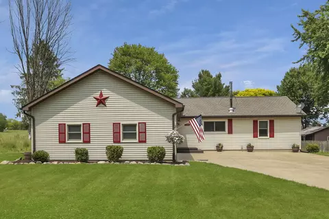 748 Country Club Dr, Howard, OH 43028