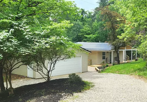 429 Hide-a-way Hills Ln, Sugar Grove, OH 43155