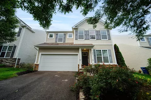 6057 Lakes At Taylor Station Dr, Columbus, OH 43213