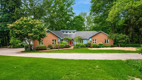 1801 Pleasantview Dr NE, Lancaster, OH 43130