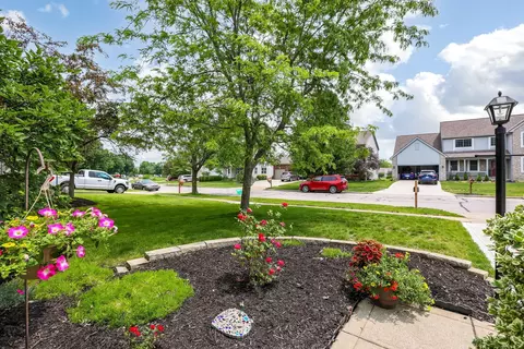 Exterior - 247 Trail E, Pataskala, OH 43062 photo 8 of 11