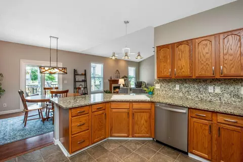 Kitchen - 247 Trail E, Pataskala, OH 43062 photo 5 of 6