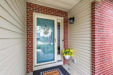Entry Way - 247 Trail E, Pataskala, OH 43062 photo 1 of 7