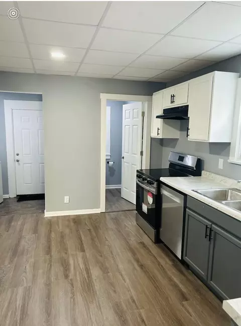 Kitchen - 833 W Mulberry St, Springfield, OH 45506 photo 1 of 5