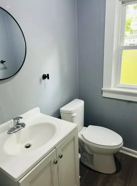 Bath - 833 W Mulberry St, Springfield, OH 45506 photo 1 of 2