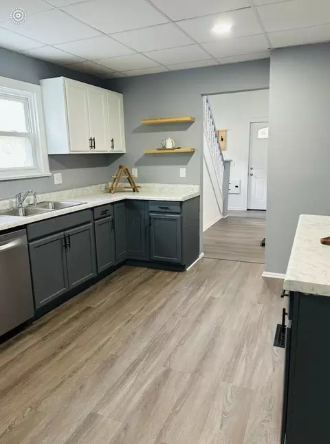 Kitchen - 833 W Mulberry St, Springfield, OH 45506 photo 4 of 5