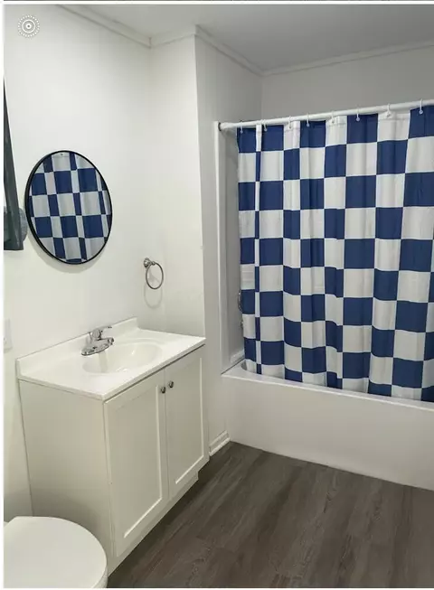 Bath - 833 W Mulberry St, Springfield, OH 45506 photo 2 of 2