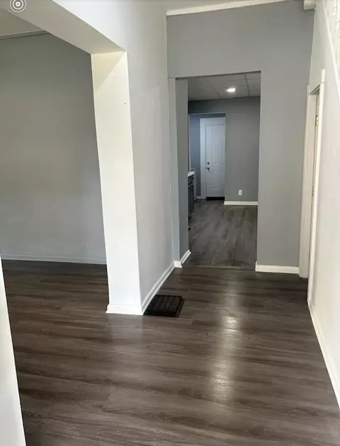 Entry Way - 833 W Mulberry St, Springfield, OH 45506 photo 1 of 3