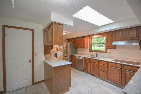 Kitchen - 2987 Old Clifton Rd, Springfield, OH 45502 photo 2 of 10