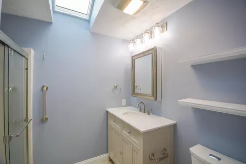 Bath - 2987 Old Clifton Rd, Springfield, OH 45502 photo 2 of 7