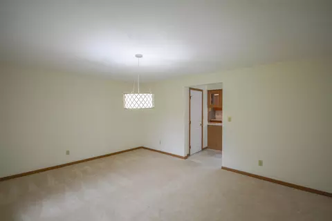 Living - 2987 Old Clifton Rd, Springfield, OH 45502 photo 1 of 15