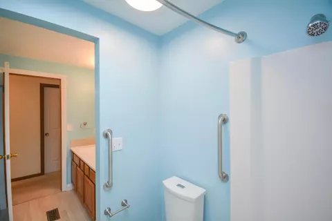 Bath - 2987 Old Clifton Rd, Springfield, OH 45502 photo 5 of 7