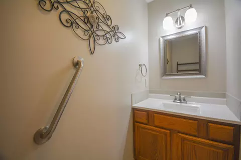 Bath - 2987 Old Clifton Rd, Springfield, OH 45502 photo 1 of 7