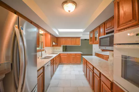 Kitchen - 2987 Old Clifton Rd, Springfield, OH 45502 photo 10 of 10