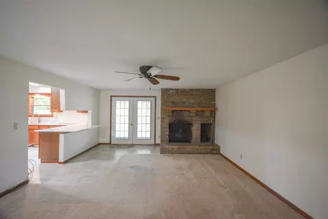 Living - 2987 Old Clifton Rd, Springfield, OH 45502 photo 4 of 15
