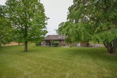 Exterior - 2987 Old Clifton Rd, Springfield, OH 45502 photo 5 of 26