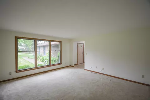 Living - 2987 Old Clifton Rd, Springfield, OH 45502 photo 14 of 15