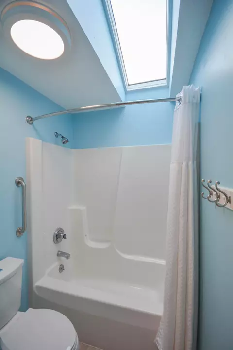 Bath - 2987 Old Clifton Rd, Springfield, OH 45502 photo 7 of 7