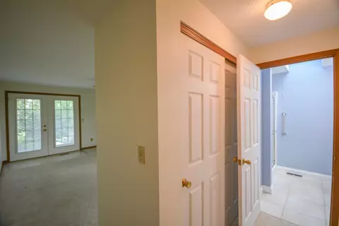Entry Way - 2987 Old Clifton Rd, Springfield, OH 45502 photo 1 of 5