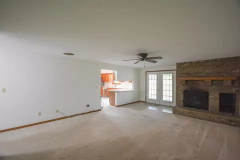 Living - 2987 Old Clifton Rd, Springfield, OH 45502 photo 6 of 15