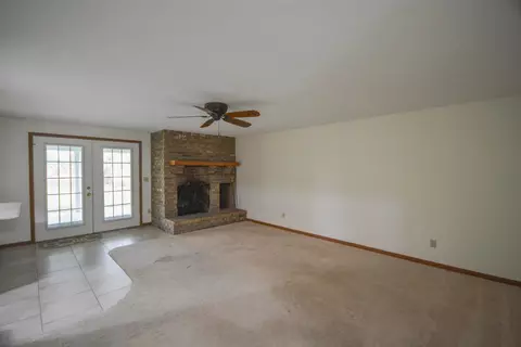 Living - 2987 Old Clifton Rd, Springfield, OH 45502 photo 3 of 15