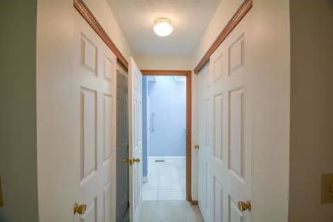 Entry Way - 2987 Old Clifton Rd, Springfield, OH 45502 photo 2 of 5