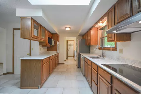 Kitchen - 2987 Old Clifton Rd, Springfield, OH 45502 photo 3 of 10