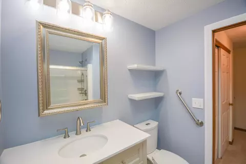 Bath - 2987 Old Clifton Rd, Springfield, OH 45502 photo 3 of 7