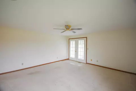Living - 2987 Old Clifton Rd, Springfield, OH 45502 photo 9 of 15