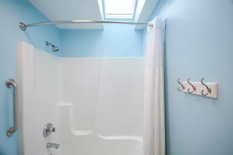 Bath - 2987 Old Clifton Rd, Springfield, OH 45502 photo 6 of 7