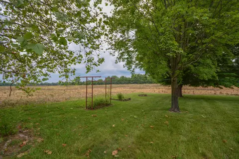 Exterior - 2987 Old Clifton Rd, Springfield, OH 45502 photo 8 of 26