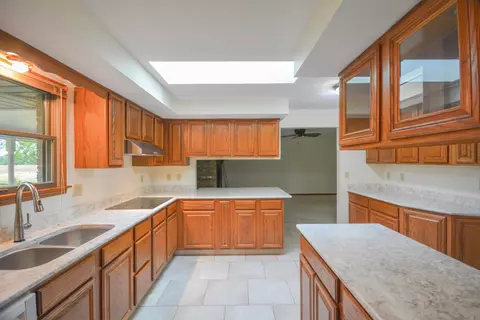 Kitchen - 2987 Old Clifton Rd, Springfield, OH 45502 photo 8 of 10