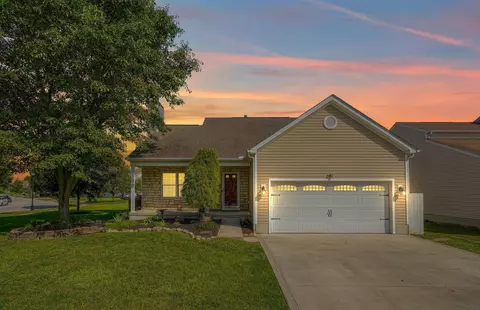 3155 Weeping Spruce Dr, Grove City, OH 43123