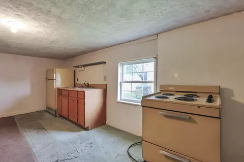 Kitchen - 156 E Postal Ave, Newark, OH 43055 photo 4 of 4